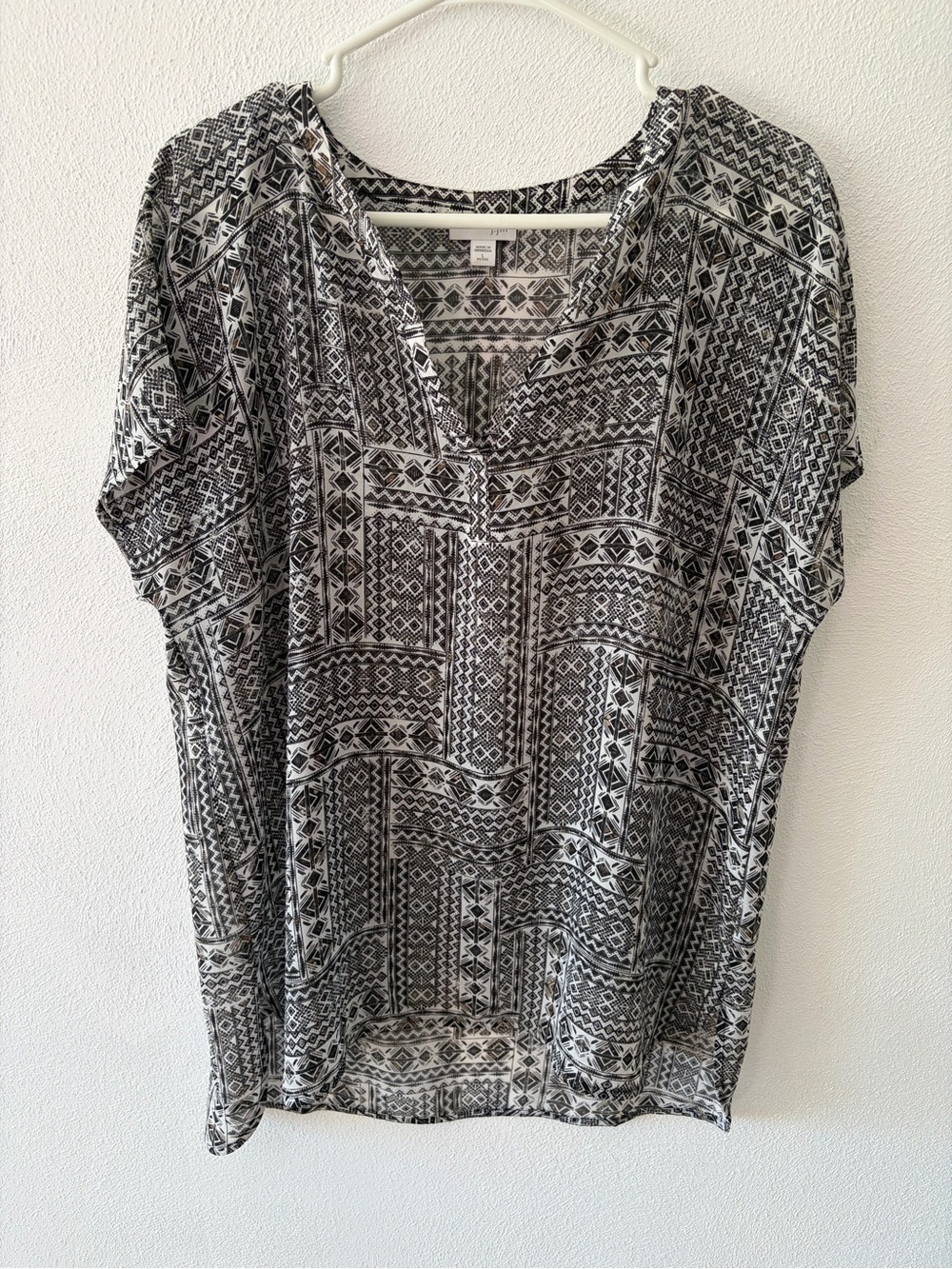 J. Jill Black & White Patterned Split V-Neck Blouse